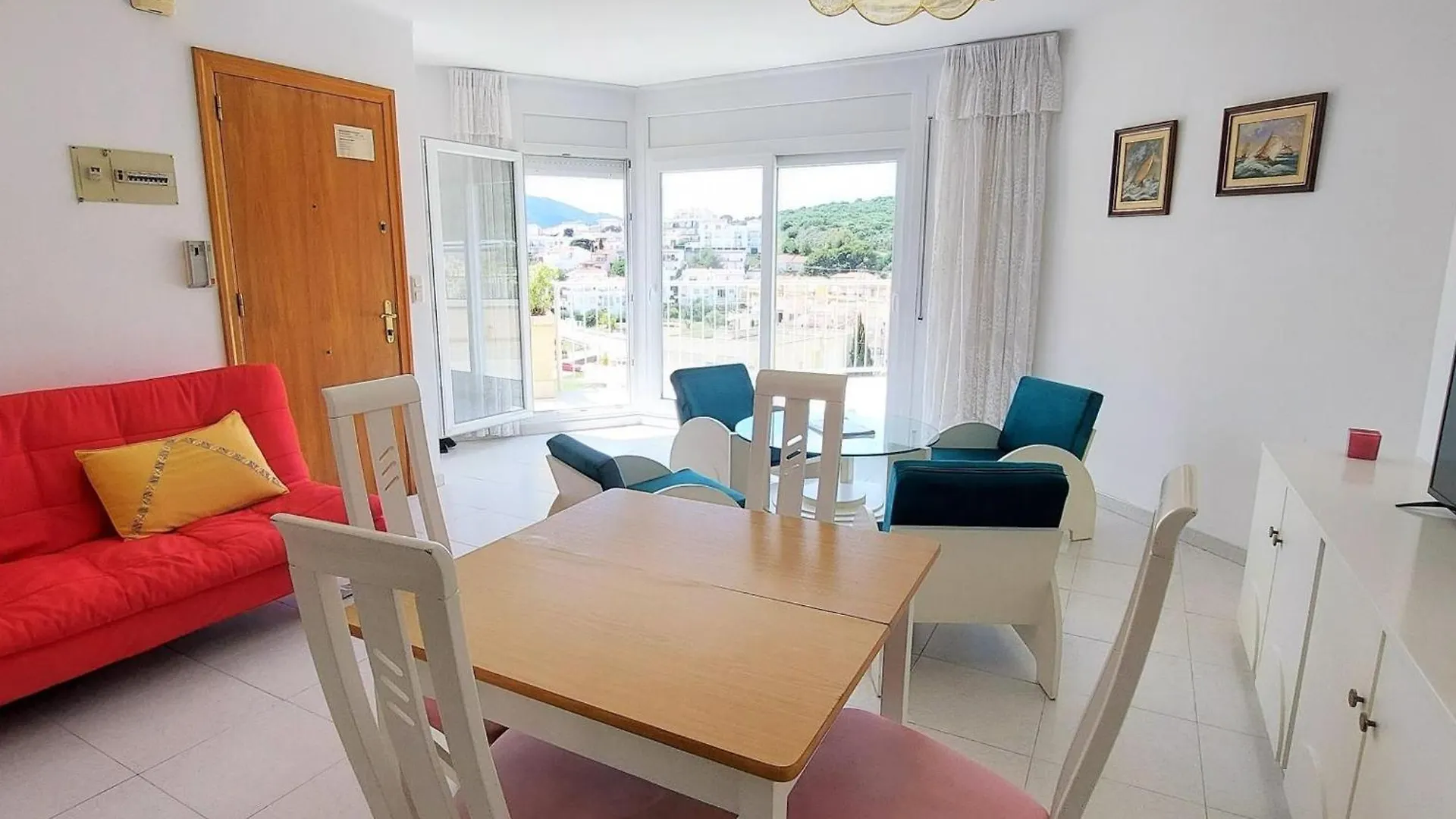 Atico En Grifeu, Llanca: Terraza, Playa A 100M, 1 Habitacion, Admite Mascotas - Es-170-91