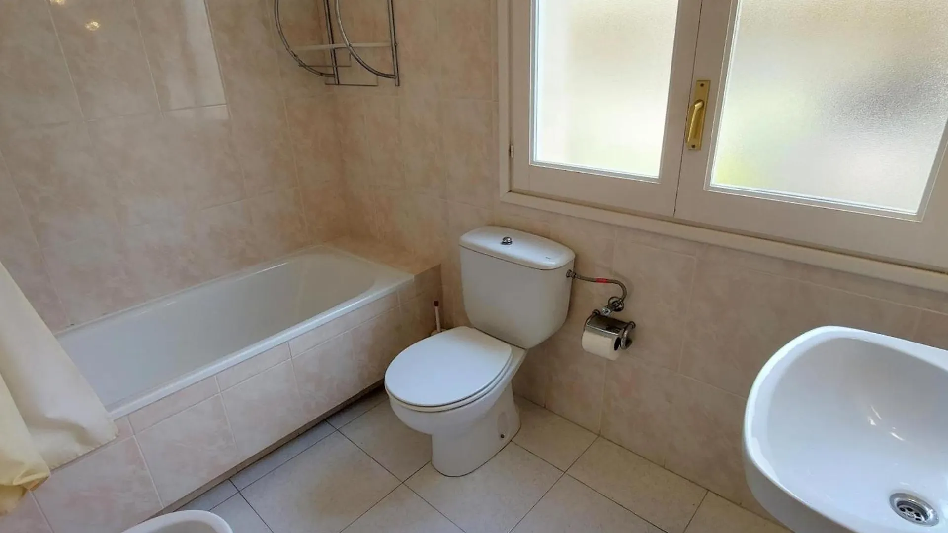 Atico En Grifeu, Llanca: Terraza, Playa A 100M, 1 Habitacion, Admite Mascotas - Es-170-91 Apartamento