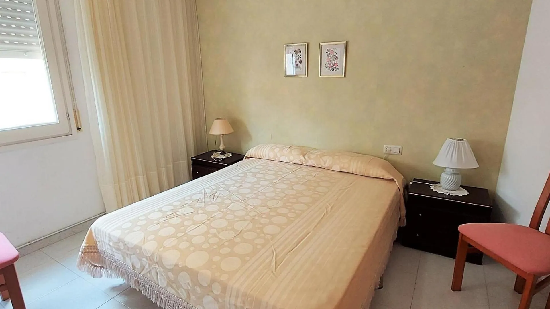 Atico En Grifeu, Llanca: Terraza, Playa A 100M, 1 Habitacion, Admite Mascotas - Es-170-91 Spain