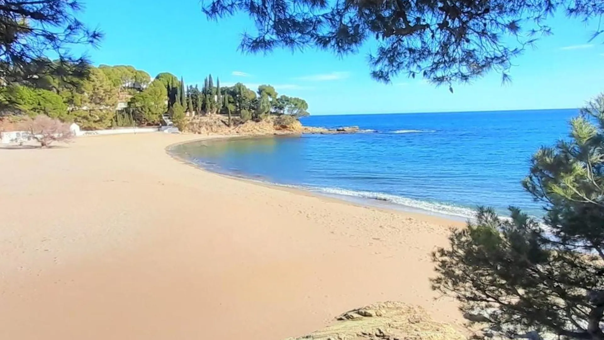 Atico En Grifeu, Llanca: Terraza, Playa A 100M, 1 Habitacion, Admite Mascotas - Es-170-91 Spain