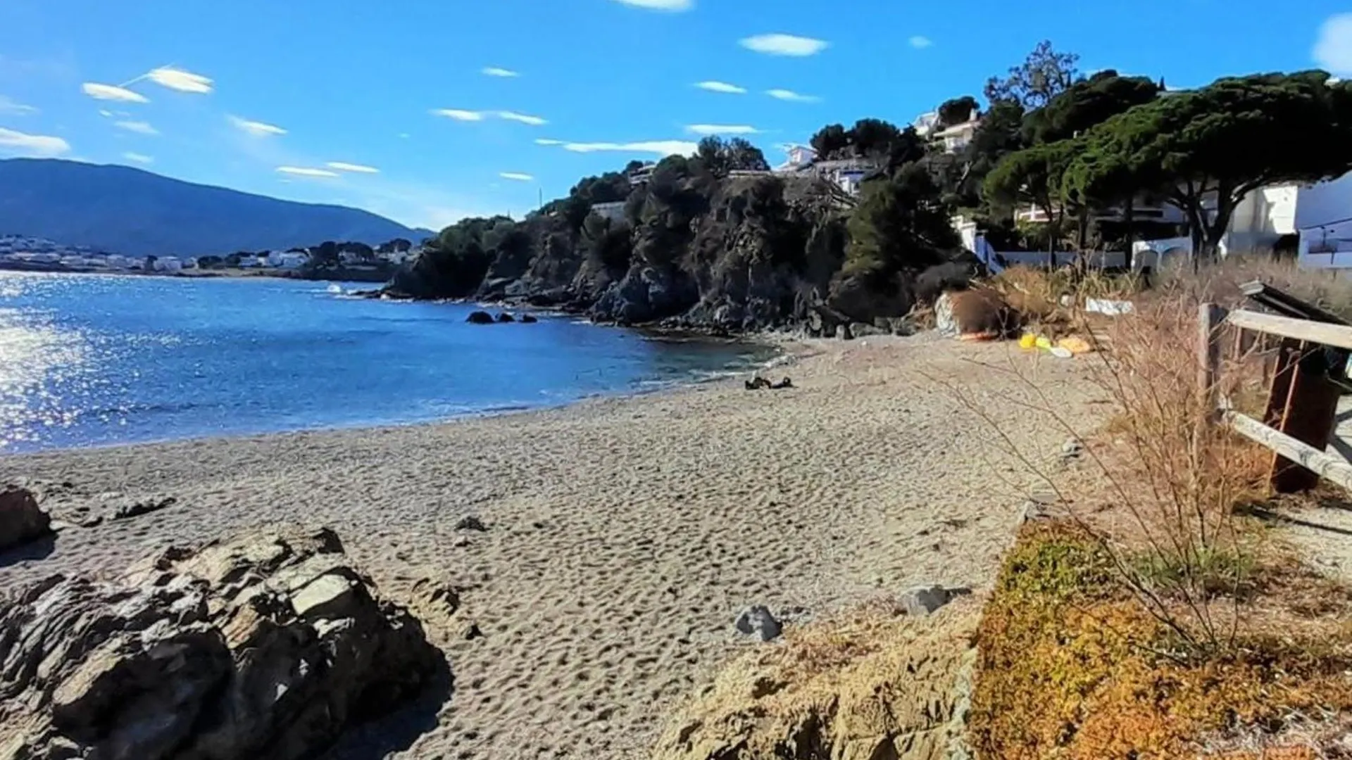Atico En Grifeu, Llanca: Terraza, Playa A 100M, 1 Habitacion, Admite Mascotas - Es-170-91 0*, Llanca Spain